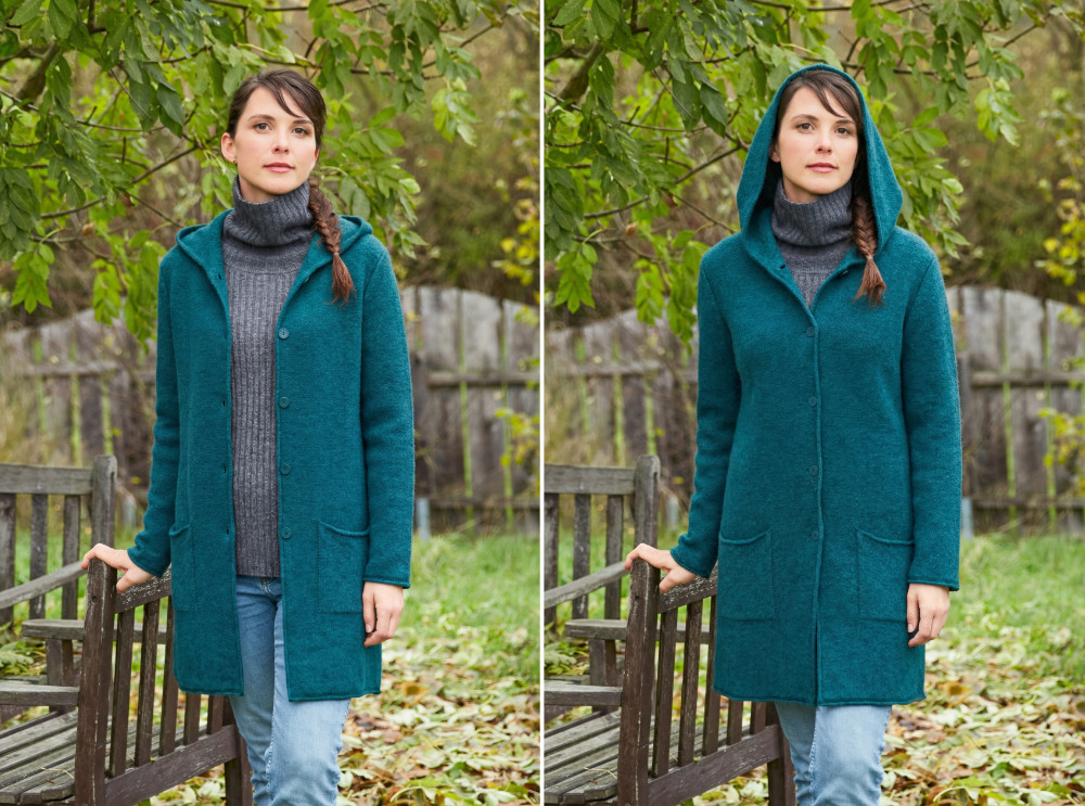 Frau in petrolblauem Wollmantel mit Kapuze, einmal offen und einmal geschlossen, im Herbst outdoors, Modelfotografie, Foto: Oliver Giel