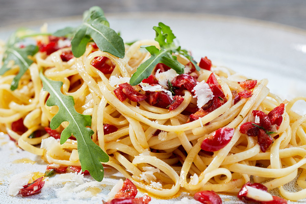 Spaghetti mit Hagebutten, fotografiert vom Fotograf für Foodfotografie aus der Region Bamberg, Haßfurt und Schweinfurt