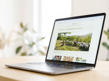 Laptop mit Portfolio-Website auf dem Bildschirm, Ha&szlig;furt, Webdesign, Oliver Giel