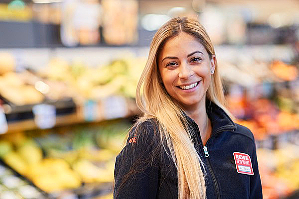 Mitarbeiterportrait f&uuml;r einen REWE-Markt